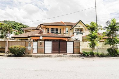Hotel Family House at Wangsa Maju with Private Pool