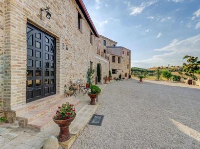 Holiday home in Mosciano Sant Angelo with courtyard