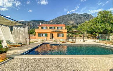 Stunning home in Vrgorac with Outdoor swimming pool, WiFi and 3 Bedrooms