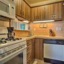 Дом отдыха Pet-Friendly Cottage Less Than 1 Mile From Oval Beach!