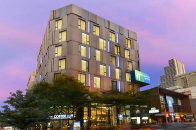 Holiday Inn Express Bangkok Sukhumvit 11, an IHG Hotel - SHA Extra Plus