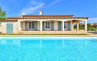 Holiday home Beautiful Home In Bellegarde With 4 Bedrooms, Outdoor Swimming Pool And Swimming Pool