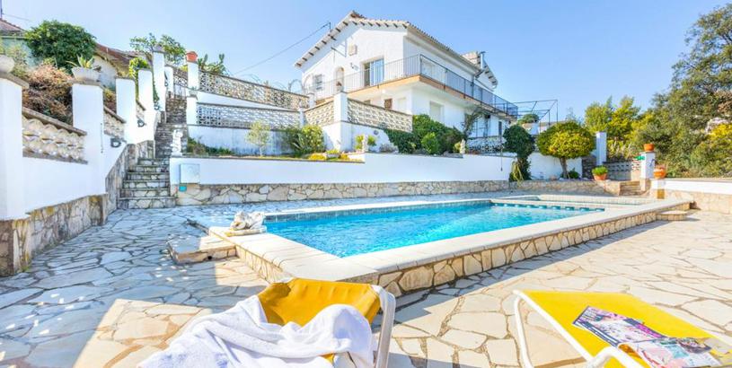 Villa Villa in Montbarbat Sleeps 7 with Pool