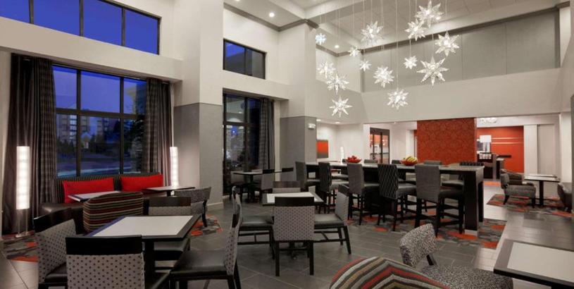 Отель Hampton Inn and Suites Roanoke Airport/Valley View Mall