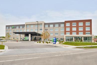 Hotel Holiday Inn Express & Suites Madison, an IHG Hotel