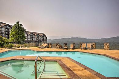 Апартаменты Chic Cle Elum Resort Condo with Pool and Mountain View