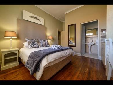 Room in Guest room - Leeuwenzee Guesthouse - Luxury Room with Self catering