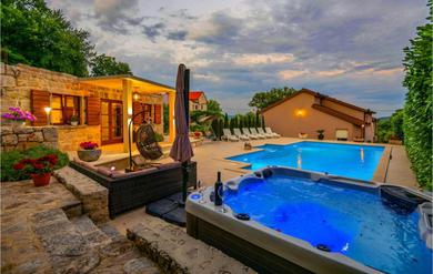 Holiday home Nice Home In Krivodol With 6 Bedrooms, Jacuzzi And Outdoor Swimming Pool