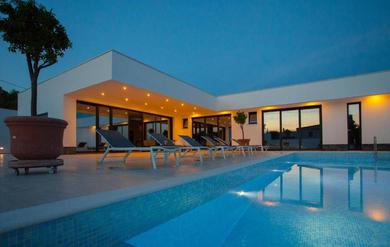 Villa Villa Garma Beachfront - 3 Bedroom villa - Stunning Sea Views - Gym - Private Pier