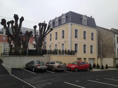 Apartments (Rdc) Appt 3 pièces standing - terrasse + parkings