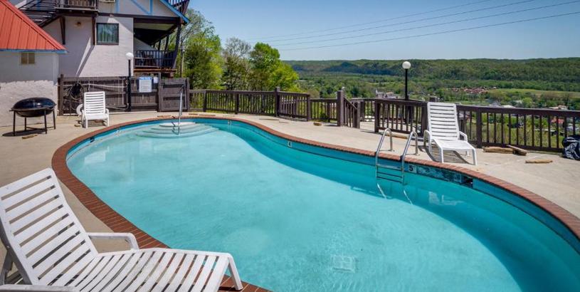 Holiday home Ledge Lodge Burkesville Getaway Pool and Views!