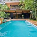 Вилла Malibu Jungle House with Swimming Pool