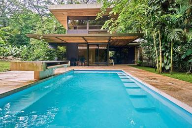 Вилла Malibu Jungle House with Swimming Pool