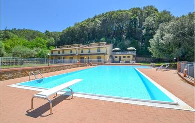 Апартаменты Stunning apartment in Castiglion Fiorentino with Outdoor swimming pool, WiFi and 1 Bedrooms