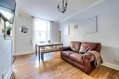 Apartments ALTIDO Perfect Location! - Charming Rose St Apart for 4
