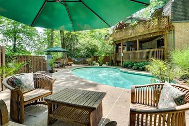 Hotel Spacious King of Prussia Home with Private Hot Tub