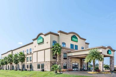 Hotel Wingate by Wyndham Lake Charles Casino Area