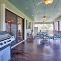 Дом отдыха Slidell Home with Fireplace, BBQ and Outdoor Living!