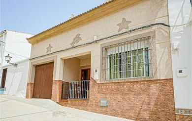 Holiday home Beautiful home in Algamitas with 5 Bedrooms and WiFi