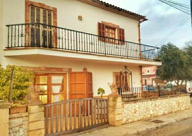 Дом отдыха 3 bedrooms house at S'Illot Cala Morlanda 600 m away from the beach with furnished terrace and wifi