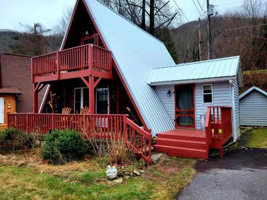 Holiday home 10 Minutes From Cataloochi Ski Ranch and 5 Minutes From Blue Ridge Parkway