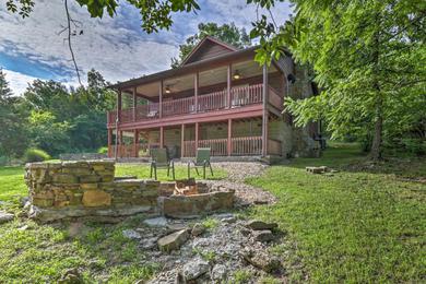 Holiday home Creekside Hideaway with Fire Pit and Creek Access!