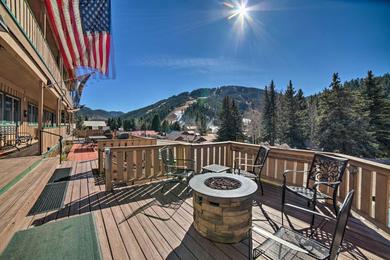  Red River Condo with Fire Pit half Mi to Slopes!