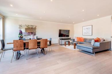 Apartments Stunning 3-bedroom in the heart of London with parking-hosted by Sweetstay