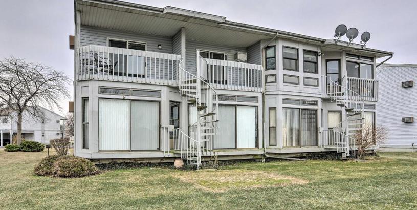 Apartments Condo with Balcony, Dock and Access to Lake Erie