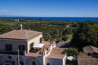 Villa Praiola - Exclusive seafacing mansion with pool and Jacuzzi