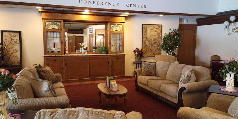 Отель Voyageur Inn and Conference Center
