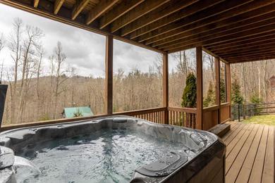 Gratitude - Hot Tub, Pool Table, Covered Decks, 5 minutes to Boone