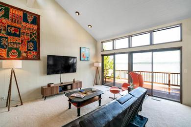 Holiday home Pacific NW Mid-Century Modern Waterfront Gem Located on Raft Island home