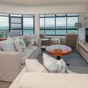 Апартаменты The Sun,Whales and Waves seafront apartment