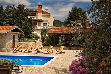 Apartments Apartments Petricic with swimming pool