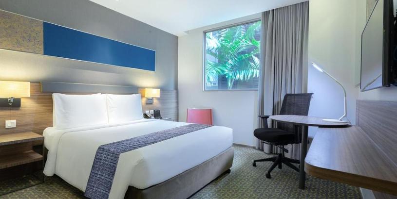 Отель Holiday Inn Express Bangkok Sathorn, an IHG Hotel - SHA Extra Plus Certified