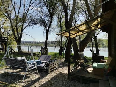 Campsite Cute cottage on Danube