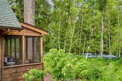 Дом отдыха Mckenzie Dream Riverfront Log Cabin*New Listing*
