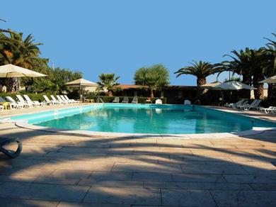 Дом отдыха Inviting Holiday Home in Trinitapoli with Swimming Pool