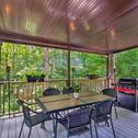 Дом отдыха Cozy Home with Covered Deck by Beech Mountain Skiing