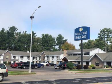 Отель Cobblestone Hotel & Suites - Wisconsin Rapids
