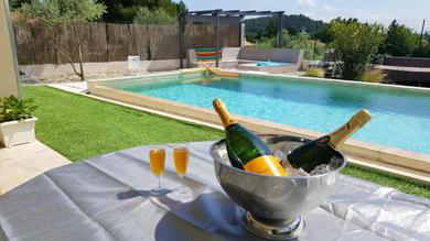 Апартаменты Appartement d'une chambre avec piscine partagee et jardin clos a Villeneuve les Avignon