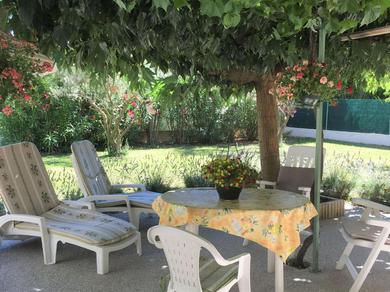 Apartments Apartment with private garden in Carpentras