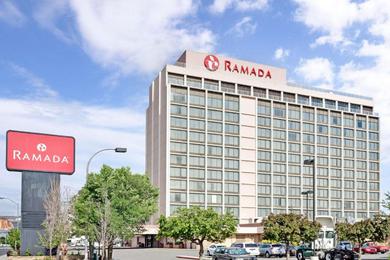 Отель Ramada by Wyndham Reno Hotel & Casino