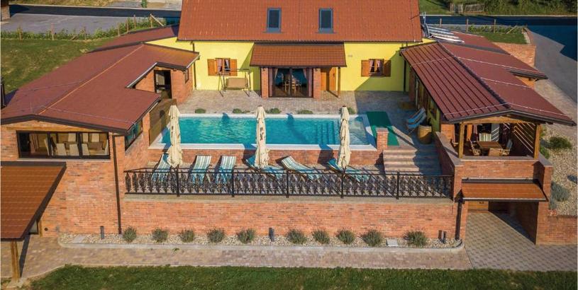 Holiday home Beautiful Home In Repusnica With 5 Bedrooms, Sauna And Outdoor Swimming Pool