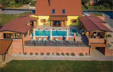 Beautiful Home In Repusnica With 5 Bedrooms, Sauna And Outdoor Swimming Pool