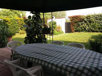 Апартаменты Cozy flat with garden in Franciacorta & Iseo Lake