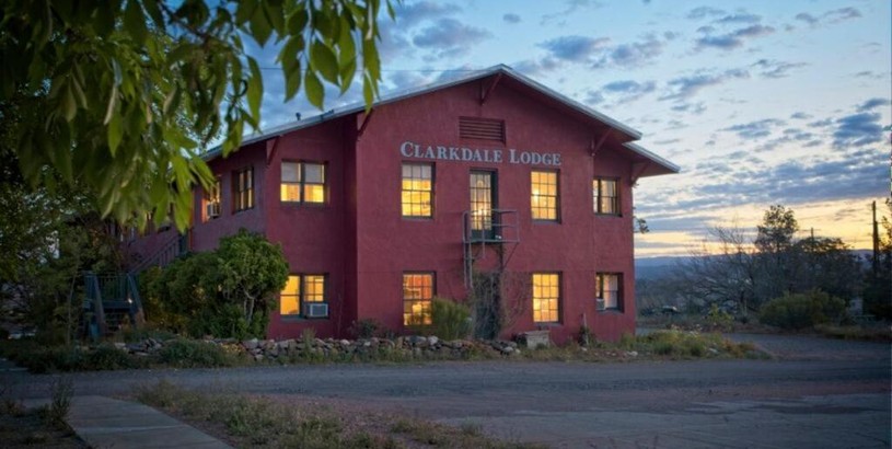 Отель The Clarkdale Lodge 205