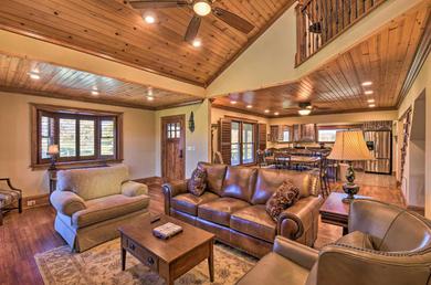  Clarkesville Ranch Cabin with Screened-In Porch!