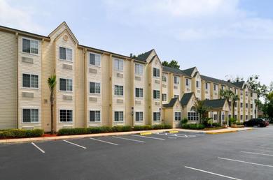 Отель Hometown Inn & Suites Jacksonville Butler Blvd./Southpoint